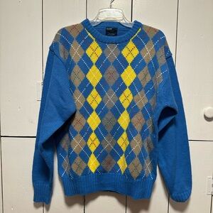 Arrow Men's Blue and Yellow Argyle Crewneck Sweater